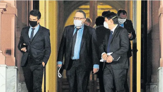  ??  ?? En la mesa . Matías Kulfas, ministro de la Producción, recibió junto a Gustavo Béliz, una propuesta de un sector clave de la economía.