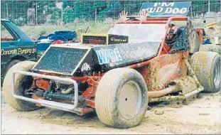  ??  ?? Mud dog: The sign says it all on a former Waiheke Island visitor to Rangeview Speedway. All competitor­s could be called Mud Dogs lately.