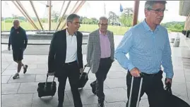  ?? FOTO: PEP MORATA ?? Soler, Elías y Mestre, a su llegada Hoy viajarán a Dublín con el equipo