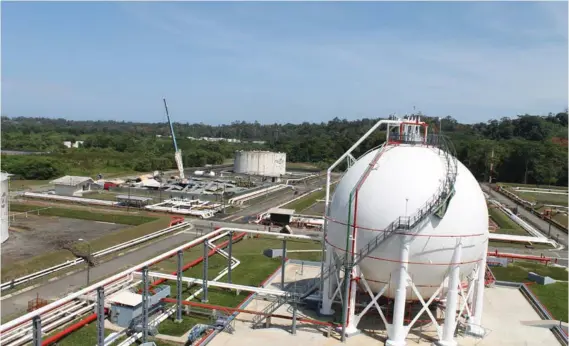  ?? CORTESÍA/ARCHIVO ?? Esta es una de las esferas para almacenar gas para cocina que la firma Felguera IHI S. A. construyó en el plantel de Moín.