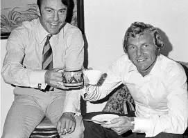  ?? GETTY IMAGES ?? Everyone’s cup of tea: Greaves (left) with Bobby Moore