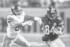  ?? CHARLES LECLAIRE, USA TODAY SPORTS ?? Steelers wide receiver Antonio Brown, right, eludes Giants linebacker Jonathan Casillas during the first quarter Sunday.