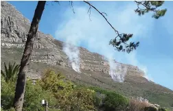  ?? PICTURE: ONE SECOND ALERTS ?? SMOKE SIGNAL: Four separate fires were started on Table Mountain. Yumbu Barnard Ndamdele appeared in the Cape Town Magistrate’s Court for allegedly starting the blazes.