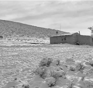  ??  ?? La casa de uno de los productore­s de la zona, en medio de la nieve