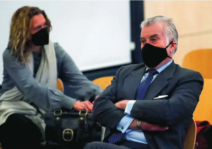  ?? EFE ?? El extesorero del PP, Luis Bárcenas, durante la primera sesión del juicio de la «caja B» del PP celebrada ayer en la sede de la Audiencia Nacional en San Fernando de Henares (Madrid)