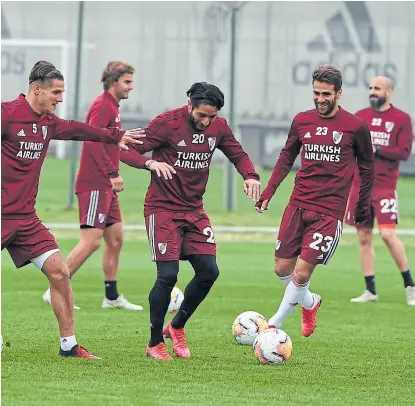  ?? Prensa river ?? Finalmente, en river llegó el contacto con la pelota... y sólo falta una semana para jugar en brasil