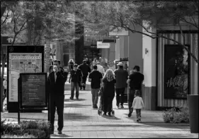  ?? STAFF FILE ?? Shoppers stroll through Downtown Summerlin during the holiday shopping season last year.