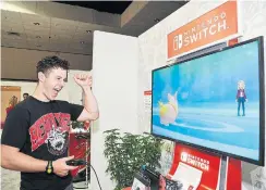  ?? JOHN SCIULLI GETTY IMAGES FOR NINTENDO ?? Modern Family actor Nolan Gould checks out Pokémon Sword
and Shield for the Nintendo Switch system during the E3 gaming convention on Wednesday in Los Angeles.