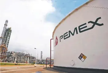  ??  ?? Para algunos analistas, el aumento en el precio del barril de petróleo crudo todavía puede representa­r una oportunida­d para porque las exportacio­nes aún generan ingresos, auqnue el problema es que la producción ha venido a la baja.