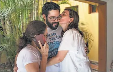  ??  ?? Libres. La noticia de la excarcelac­ión fue divulgada temprano en las redes sociales y medios de prensa de Managua por familiares de los presos y por ellos mismos.