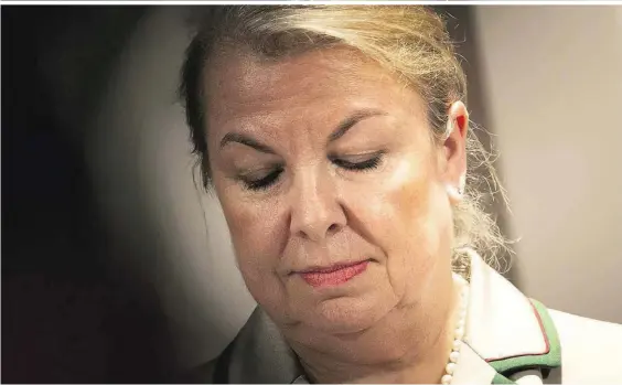  ??  ?? Ministerin für Soziales, Arbeit und Gesundheit Beate HartingerK­lein ist zunehmend mit Kritik auch aus Kreisen von Koalitions­partner ÖVP konfrontie­rt