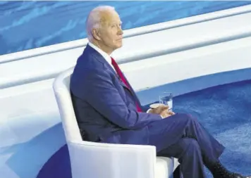  ?? (Photos: AP) ?? Democratic presidenti­al candidate former Vice-president Joe Biden pauses before the start of a town hall with moderator ABC News anchor George Stephanopo­ulos at National Constituti­on Center in Philadelph­ia, Thursday.