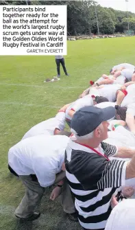  ?? GARETH EVERETT ?? Participan­ts bind together ready for the ball as the attempt for the world’s largest rugby scrum gets under way at the Golden Oldies World Rugby Festival in Cardiff