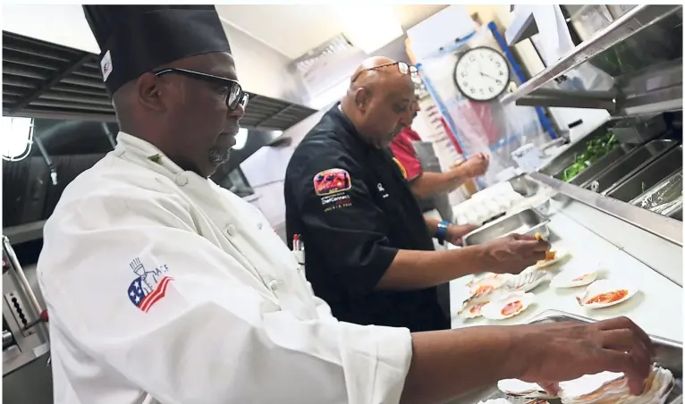  ?? — Photos: TNS ?? Sous chef Ernest Davis (left), an inmate at the Lakeland Correction­al Facility, where Executive Chef Jimmy Hill (right) runs a culinary training programme for prisoners.