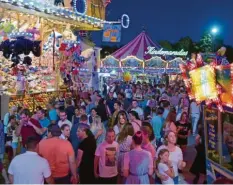  ?? Archivfoto: Jochen Aumann ?? Ein Abend auf der Nördlinger Mess’ im Jahr 2019. Nun steht fest: Heuer fällt das Volksfest aus.