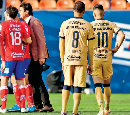  ?? / FOTO: MEXSPORT ?? Leonel Rocco reclamó con justa razón la decisión arbitral que le costó perder ante los Pumas.