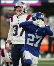  ?? SETH WENIG — THE ASSOCIATED PRESS ?? New England Patriots place kicker Chad Ryland (37) watches his field goal attempt sail wide left with seconds left on the clock during the fourth quarter against the
New York Giantsof an NFL football game, Sunday, Nov. 26, 2023, in East Rutherford, N.J.