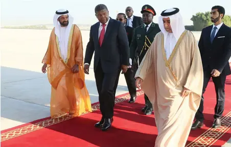  ?? CARLOS CAMPOS ?? João Lourenço foi recebido, à chegada, pelo ministro da Justiça dos Emirados Árabes Unidos, Sultan Al Badi