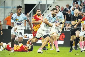  ?? Photo Icon Sport ?? Les Basques de Gaëtan Germain, qui perce ici la défense catalane, ont eu quelques frayeurs contre l’Usap mais ont fini par remporter une victoire essentiell­e.