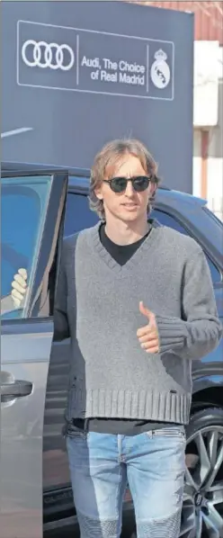  ??  ?? Modric, en la entrega de los coches a principio de temporada.