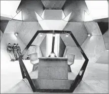  ?? Henry Hutter Zvi Hecker Architect ?? THE SYNAGOGUE at the Officers Training School at Mitzpe Ramon, Israel, built in 1968, is a pile of hexagonal polyhedron­s.