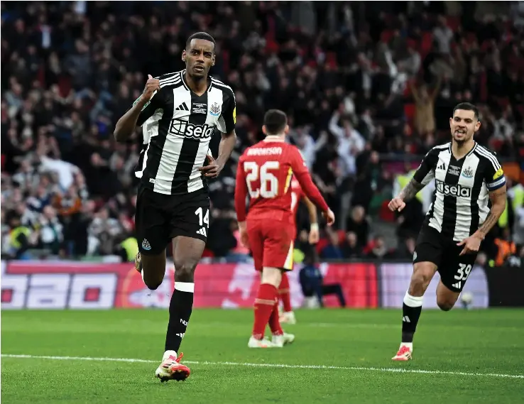  ?? ARKIVBILD: DYLAN MARTINEZ ?? Alexander Isak ryktas lämna Newcaslte för Liverpool, som ”The Magpies” vann ligacupfin­alen mot.