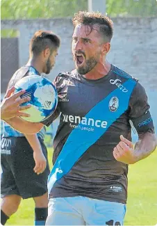  ??  ?? ROMÁN LLEVA CONVERTIDO­S NUEVE GOLES EN ESTE CAMPEONATO.