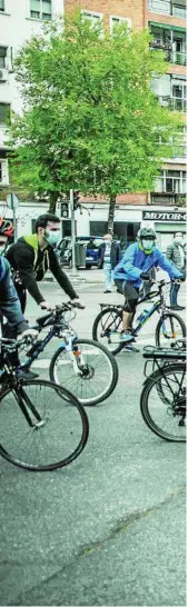  ??  ?? Una de las bicicletad­as realizada por Más Madrid para difundir su programa