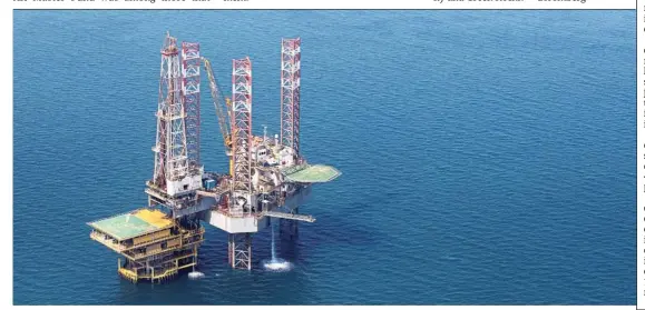  ?? — Bloomberg ?? Lower GDP: An offshore drilling platform stands in shallow waters at the Manifa offshore oilfield in Saudi Arabia. Every US$10-per-barrel fall in oil prices will cause a 3% to 5% loss of GDP in most of the Gulf economies.