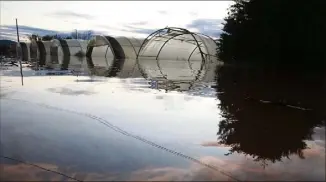  ??  ?? La plaine de l’Argens est régulièrem­ent inondée, comme ici à Fréjus le  novembre .