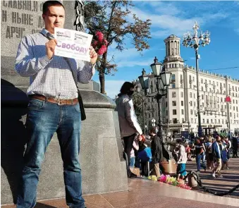  ??  ?? La oposición denuncia que la votación fue amañada, "una estafa" que escapó al control social objetivo y un “precedente peligroso", al tiempo que afirma que no reconocerá los resultados.