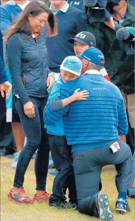  ?? GREGORY SHAMUS/GETTY ?? Matt Kuchar is greeted by his wife, Sybi, and their sons after his runner-up finish Sunday.