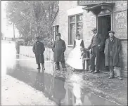  ?? Picture: Rory Kehoe ?? Flooding at The Leopard’s Head in Mill Lane in 1909