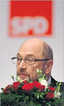  ?? [ APA ] ?? SPD-Chef Martin Schulz warb beim Parteitag erfolgreic­h für Gespräche mit der Union: „Wir müssen nicht um jeden Preis regieren, aber wir dürfen auch nicht um jeden Preis nicht regieren wollen.“