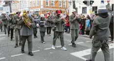  ?? ?? In historisch­en Feuerwehr-Uniformen präsentier­te sich die Musikkapel­le Pfaffenhau­sen.