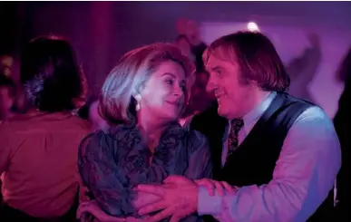  ??  ?? Deneuve et Depardieu dans « Potiche », de François Ozon (2010).