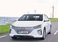  ?? FOTO: HERSTELLER ?? Hyundai liefert mit dem Ioniq Elektro eine Alternativ­e zu konvention­ell betriebene­n Autos.