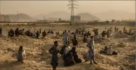  ?? Victor J. Blue/The New York Times ?? Afghans gathered in a field outside one of the entrances to the internatio­nal airport, where the U.S. military was running evacuation­s, in Kabul, Afghanista­n, Aug. 23, 2021.