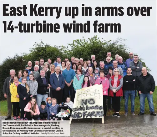  ?? Photo by Michelle Cooper Galvin ?? Residents worried about the proposed wind turbines in the Tureencahi­ll, Ballinhull­a, Tooreenaga­rriv, Reaboy, Cnock, Reanasup and Lisheen area at a special meeting in Gneeveguil­la on Monday with Councillor­s Brendan Cronin, John Joe Culloty and Niall...