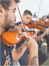  ??  ?? Orquestra Maré do Amanhã tocou o Hino