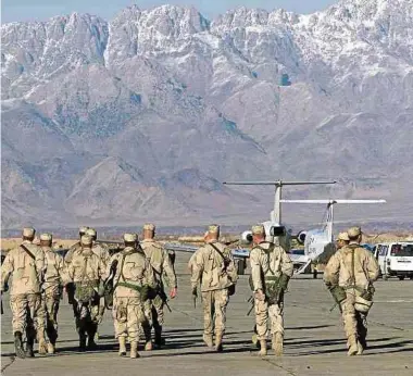  ?? Foto: AFP ?? Nach fast zwei Jahrzehnte­n haben die US- und andere NATO-Soldaten ihren größten Stützpunkt Bagram in Afghanista­n am 2. Juli 2021 verlassen.