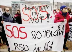  ?? Foto: dpa/C. Soeder ?? Bereits Anfang Februar streikten Sozialarbe­iter der Jugendämte­r.