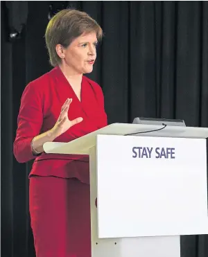  ?? Picture: Dougie Nicolson. ?? Left: Bus passengers wear face masks in Dundee yesterday on the first day that it became mandatory on public transport. Above: First Minister Nicola Sturgeon during her daily briefing.