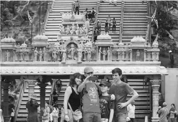  ??  ?? Foreigners taking a photo during their visit to Batu Caves in conjunctio­n with Thaipusam. — Bernama photo