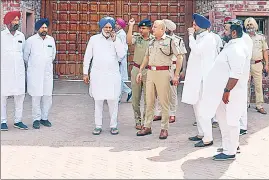  ?? SANJEEV KUMAR/HT ?? Police and locals outside former CM Punjab Prakash Singh Badal’s house in Badal village in Muktsar district on Wednesday.