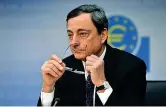  ??  ?? Francofort­e Oggi giornata decisiva per Mario Draghi (foto) e la Bce Il direttivo dell’istituto di Francofort­e deciderà il destino del Qe