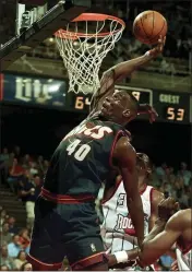  ?? PAT SULLIVAN — THE ASSOCIATED PRESS, FILE ?? The SuperSonic­s' Shawn Kemp (40) goes in for a dunk as the Rockets' Hakeem Olajuwon (34) defends during the second quarter of their 1997NBA playoff game in Houston.