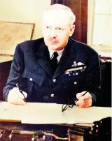  ?? ?? The head of RAF Bomber Command, Arthur ‘Bomber’ Harris at his headquarte­rs outside High Wycombe