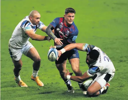  ?? PICTURE: Michael Steele/getty Images ?? Bath Rugby’s Jonathan Joseph and Joe Cokanasiga tackle Callum Sheedy during Friday’s derby