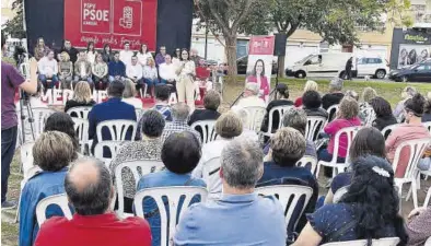  ?? MEDITERRÁN­EO ?? La plaza Víctimas del Terrorismo de Almassora acogió el acto de presentaci­ón de la lista electoral socialista para el 28-M.